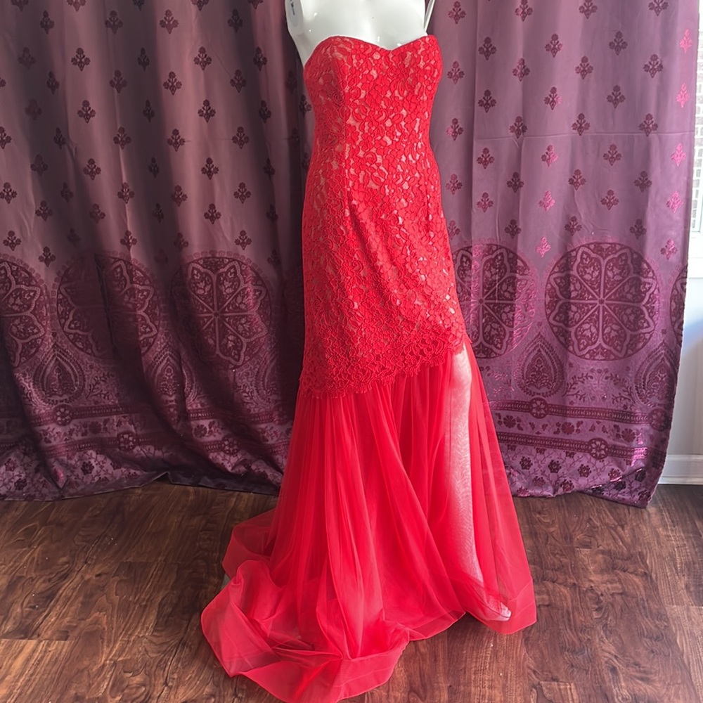 Elegant Red Lace Evening Gown